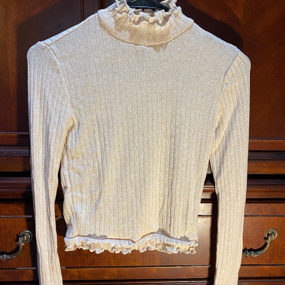 SALE!!  Ribbed, Long-sleeve lettuce edge top